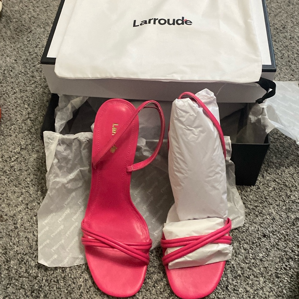 Larousse heels